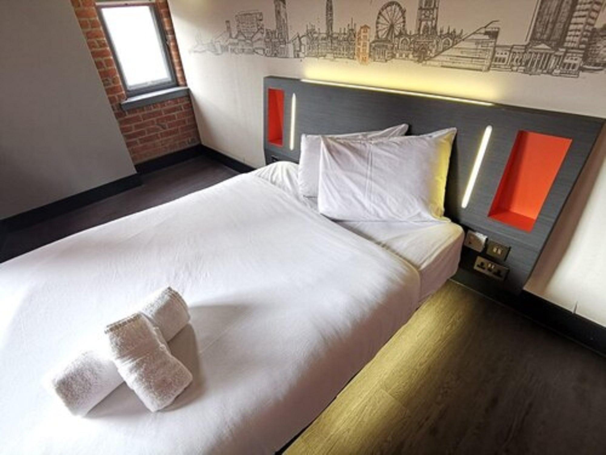Easyhotel Manchester Exterior photo